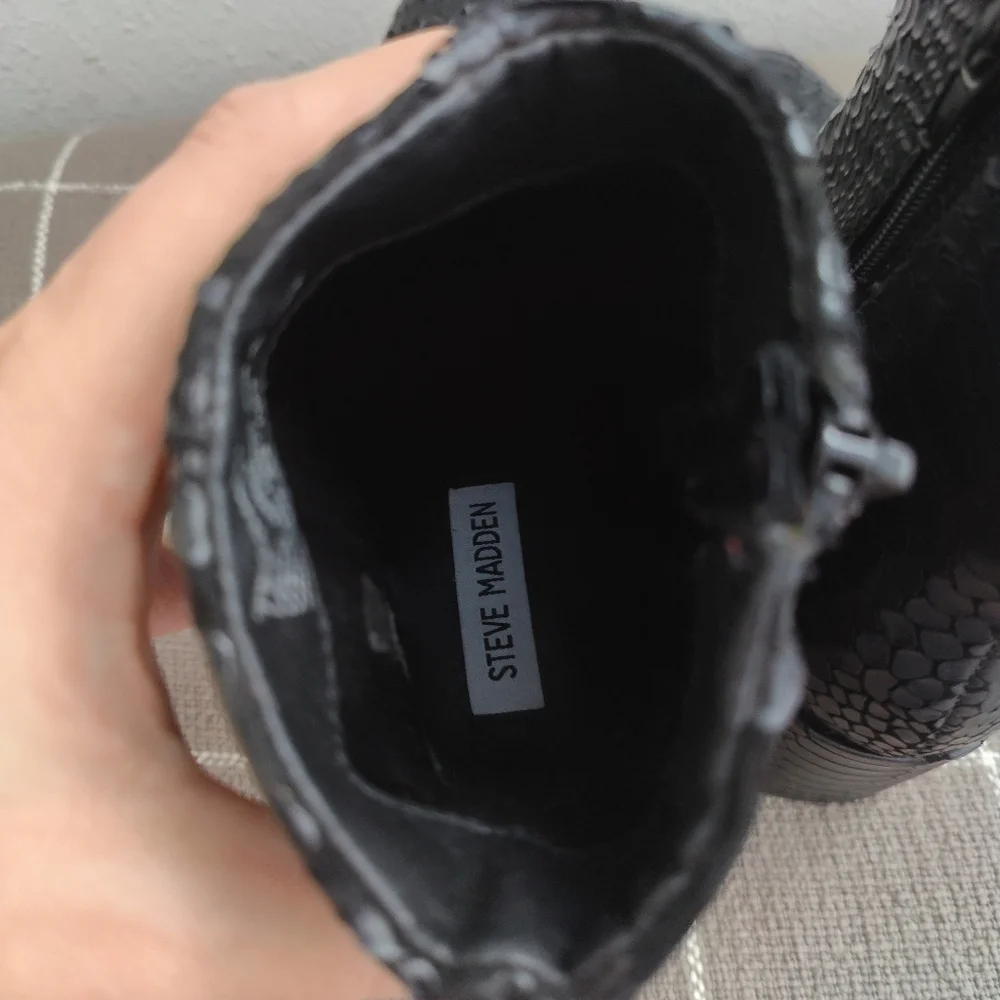 Steve Madden Gibbs Booties - Picture 9 of 11